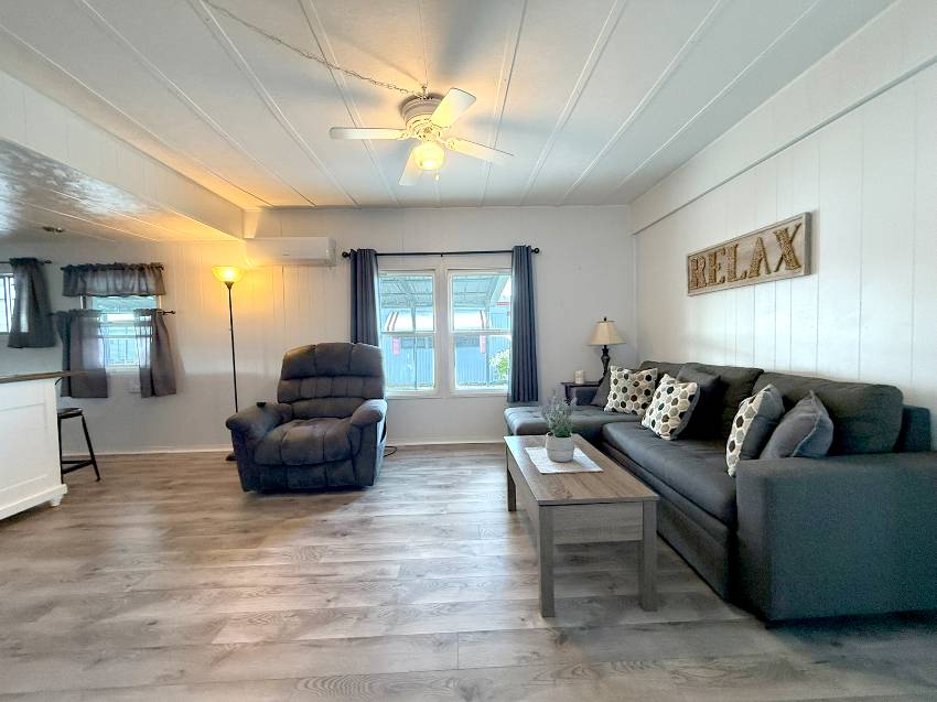 35 Kingsport Ave a Palmetto, FL Mobile or Manufactured Home for Sale